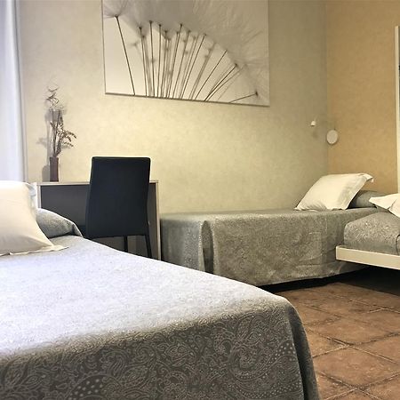 Pension Mariluz Barcelona Ngoại thất bức ảnh