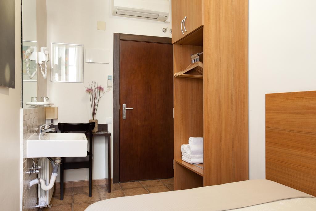 Pension Mariluz Barcelona Phòng bức ảnh