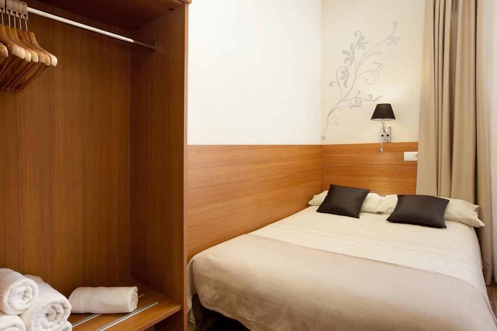Pension Mariluz Barcelona Phòng bức ảnh