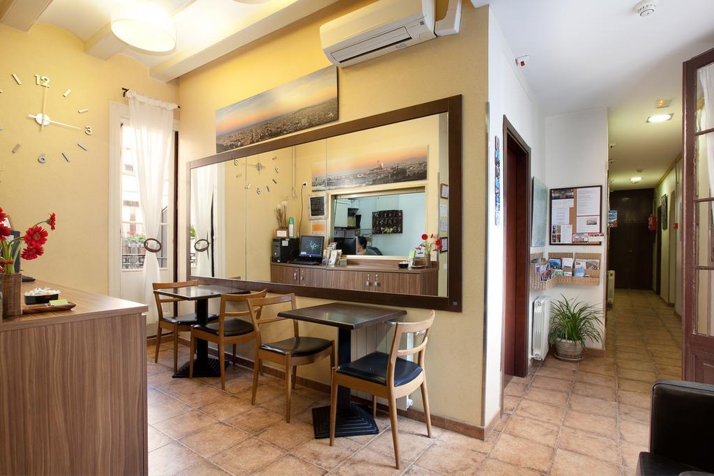 Pension Mariluz Barcelona Ngoại thất bức ảnh