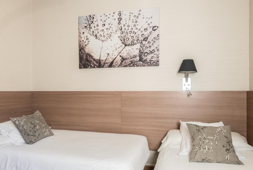 Pension Mariluz Barcelona Ngoại thất bức ảnh
