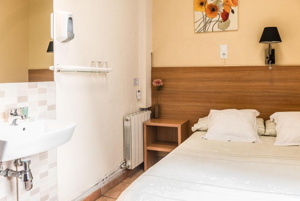 Pension Mariluz Barcelona Ngoại thất bức ảnh