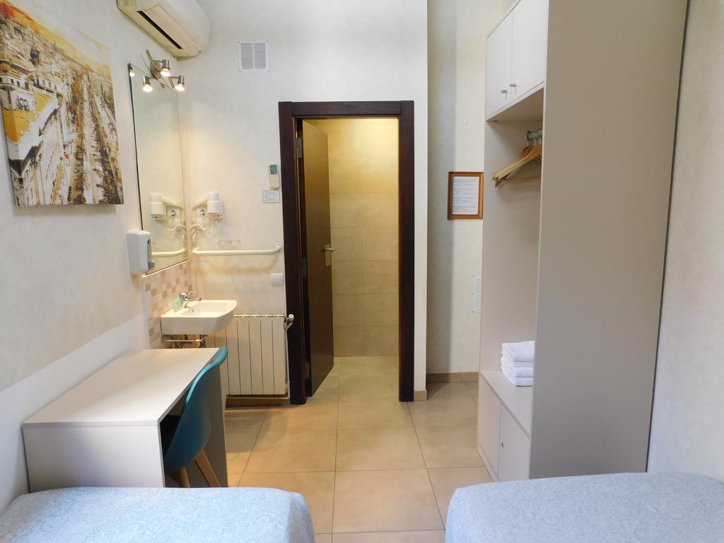 Pension Mariluz Barcelona Ngoại thất bức ảnh