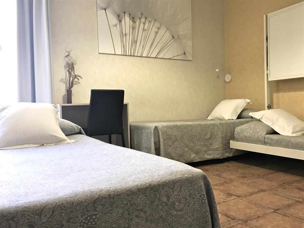 Pension Mariluz Barcelona Ngoại thất bức ảnh