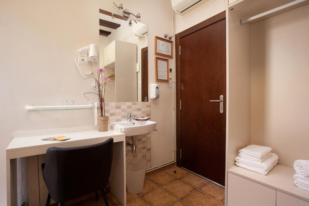 Pension Mariluz Barcelona Phòng bức ảnh
