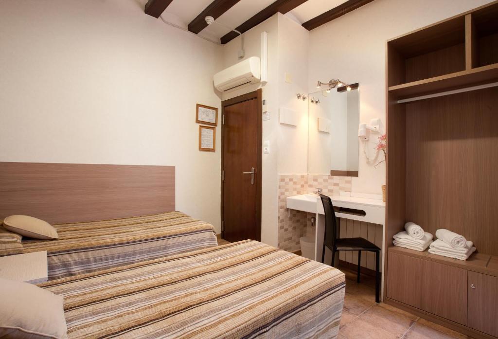 Pension Mariluz Barcelona Phòng bức ảnh