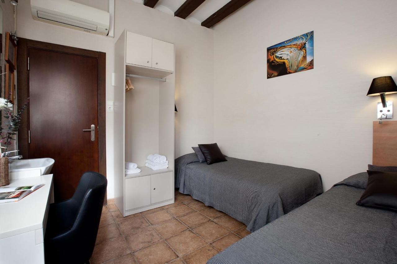 Pension Mariluz Barcelona Ngoại thất bức ảnh